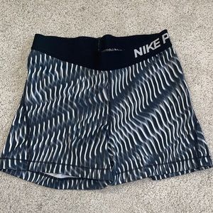 Black pattern Nike pros